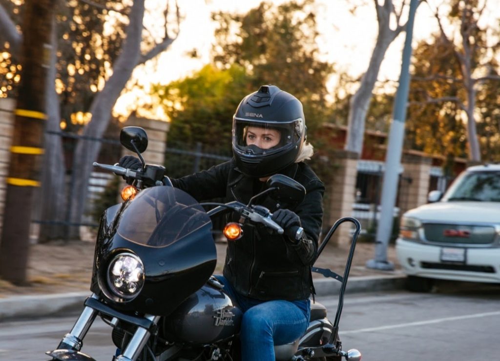 Sena Momentum INC Pro Bluetooth Smart Helmet